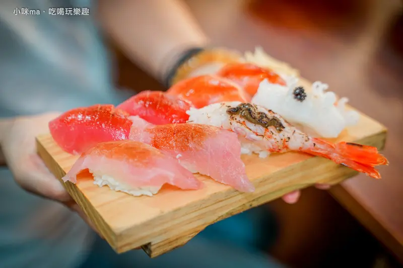 津輕丸號 ▏誰說200元就無法嚐到真材實料又新鮮美味的8貫握壽司 這小店隱身在安東市場內。當日新鮮漁貨 內用的話料多味美的味噌湯還讓你喝到飽，科技大樓站日本料理 / 大安區平價日本料理推薦/安東市場美