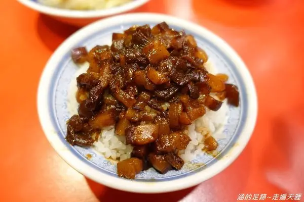 [萬華美食] 小王煮瓜 ～ 米其林必比登推介，華西街必吃黑金魯肉飯，老店"小王清湯瓜仔肉"重新裝潢