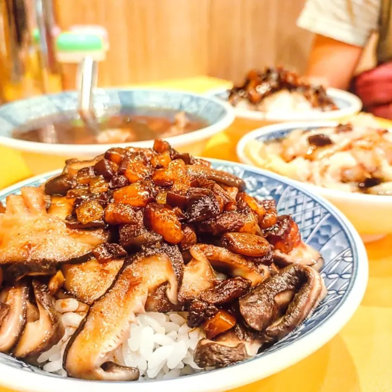 小王煮瓜，原名是小王清湯瓜仔肉。這家是榮獲米其林必比登推薦的高人氣老店。