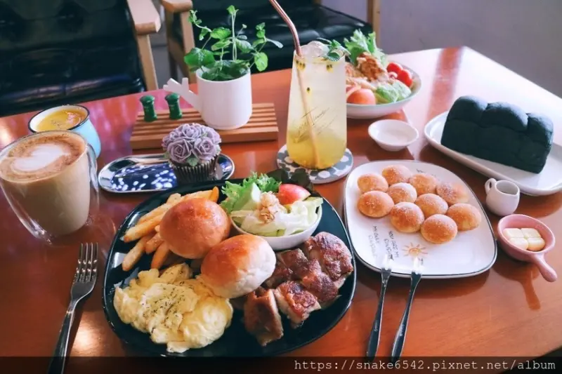 【台南東區】林森路上高CP值豐盛早午餐$200元吃飽飽~餐點都超用心，溫馨鄉村風格超好拍