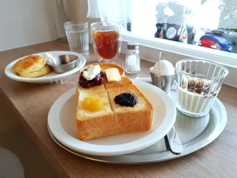 《高雄美食》SUN SUN 山山咖啡❤美系韓版，厚吐司咖啡館~