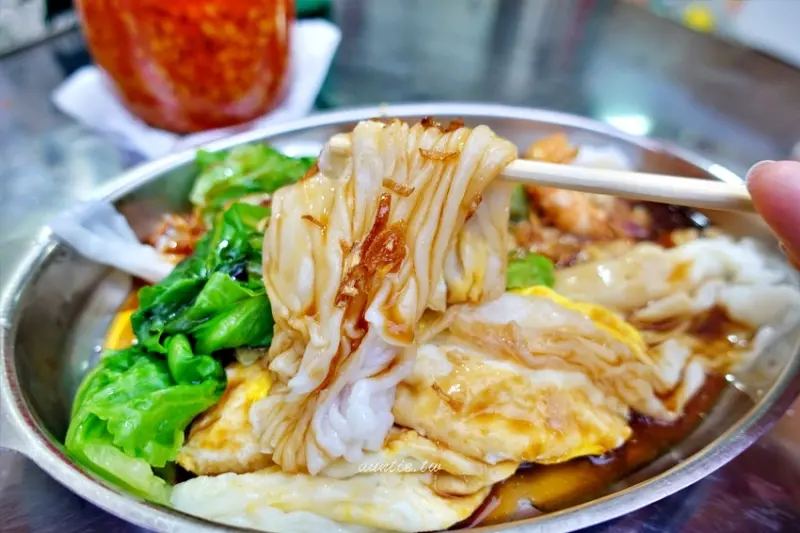 【新北】廣東腸粉 大隻鮮蝦 滑嫩腸粉 特調醬汁 辣醬好夠味 淡水小吃 - 水晶安蹄 不務正業過生活