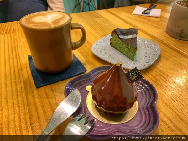 【高雄。美食】Oh là là Pâtisserie 法式甜點。隱藏在後火車站巷弄中的限量法式甜點，每日限定，主廚每天供應的甜點不同，充滿新鮮感｜附菜單