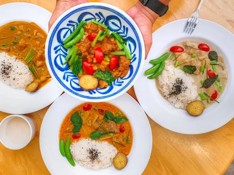 吃在台中 咖哩食堂 90元起咖哩風味餐 附濃湯 飲料 冰淇淋吃到飽 榮華富櫃市集