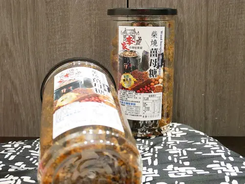 手工柴燒薑母糖，薑母、桂圓、紅棗煮成的薑糖，適合手腳冰冷的女孩們沖泡-李家堅果