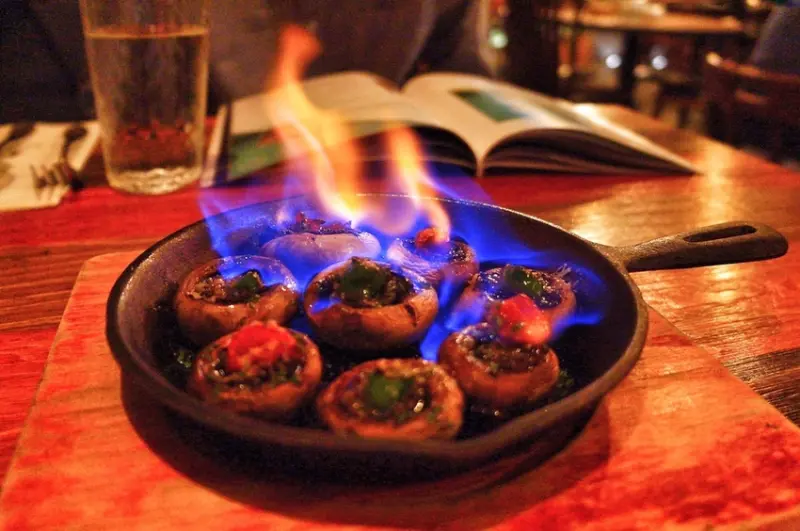 世外桃源乍現的歐風餐館，東區餐酒館推薦！創意料理/調酒 搭配，吸睛一波 ● Closet 衣櫥餐酒 | 台北大安美食