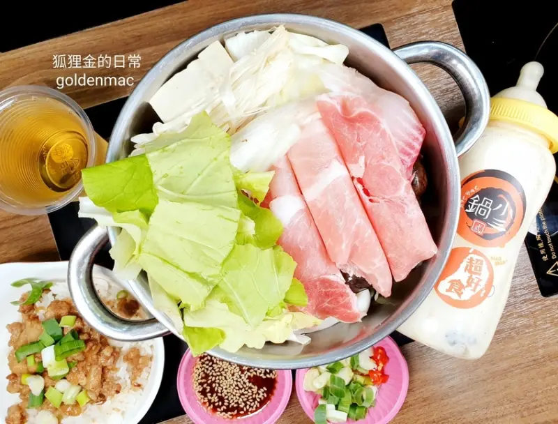 台中美食 │ 鍋小三 沙鹿店 100元起就可以吃到火鍋 珍珠奶茶也煮成火鍋啦！還有魯肉飯、冰淇淋跟飲料可以吃到飽