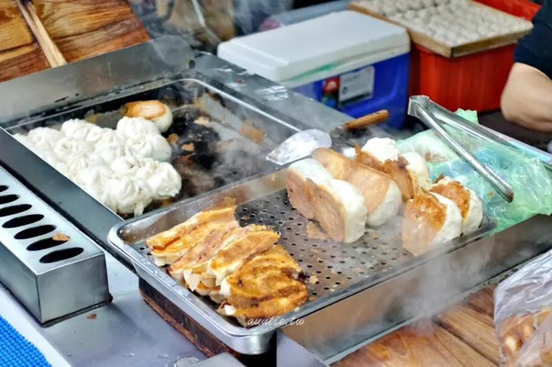 【台北】無名鍋貼水煎包 底部酥脆 高麗菜肉清爽不油膩 景美夜市小吃 - 水晶安蹄 不務正業過生活
