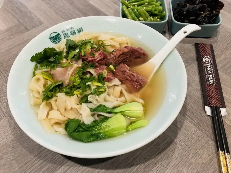 【慧。愛笑的吃貨】思鄉病解憂牛肉麵.遠百信義A13.中藥行主題的冠軍牛肉麵