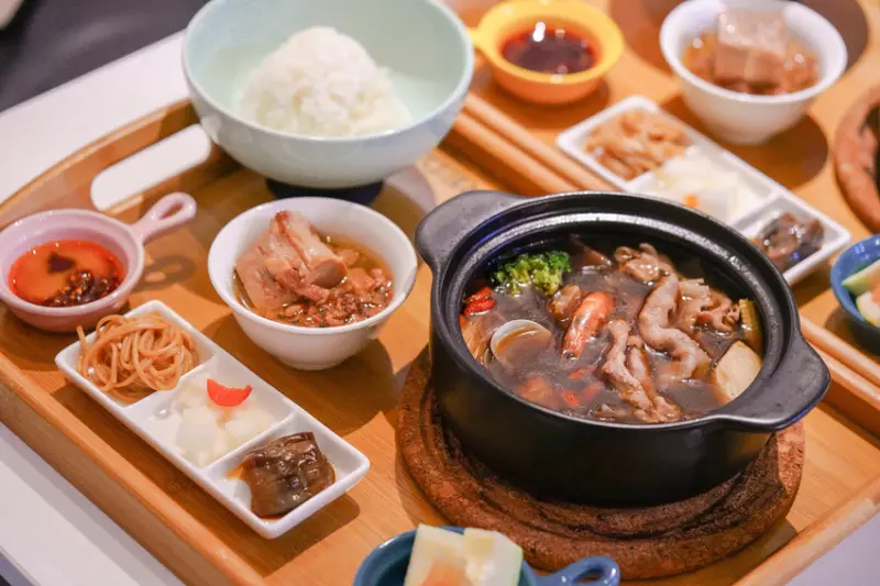  土城美食 陶淵明五覺煲湯食堂X魔王 新北土城 喝湯要喝的好喝的巧 招牌蕃茄煲湯 祖傳藥膳煲湯 原味覺醒煲湯 每日新鮮熬煮湯頭 內文有店家資訊與菜單