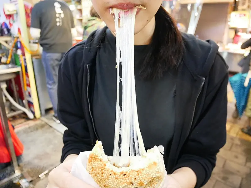 台北士林夜市胡椒餅，牽絲又爆漿超療癒，比PIZZA更有畫面感的小吃在這裡-丞祖胡椒餅