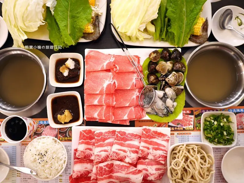 【新竹美食】錢都日式涮涮鍋-竹北光明店，連鎖小火鍋店，經濟鍋195元起。(新竹竹北火鍋鍋物．套餐餐點．光明一路上美食餐廳．蚵仔蛤蜊鍋．雪花牛肉鍋．梅花豬肉鍋)。