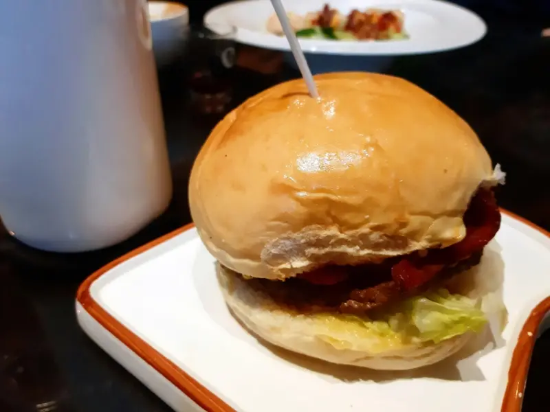 【新北市新店區 / 捷運新店區公所 / 咖啡廳】 來吧 BAR 新店文青咖啡館