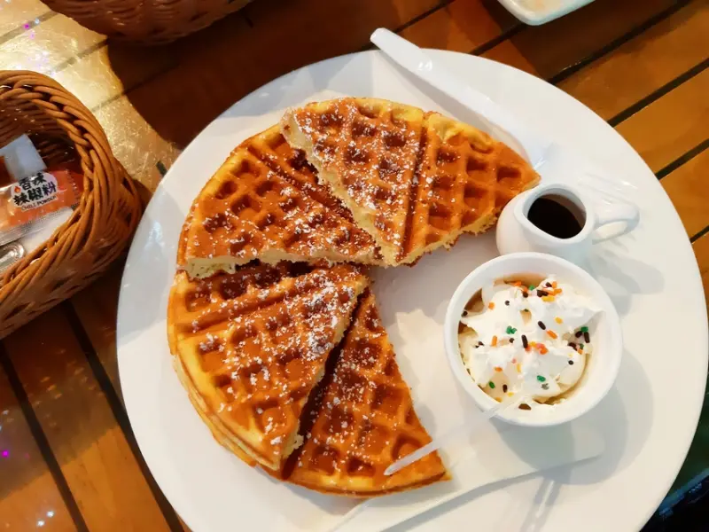 【新北市新店區 / 捷運新店站 / 景觀餐廳】 碧潭風景區 景觀餐廳 馬克廚房 Rocky Pizza 炭烤鐵人 Mark現泡茶