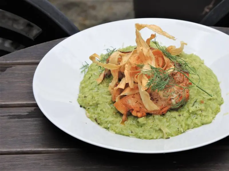 hecho做咖啡｜限量卡士達起司鬆餅！工業風森林系玻璃屋！台中指標性網美咖啡店！台中勤美美食推薦、台中咖啡店推薦、台中下午茶推薦、台中甜點推薦、台中西區美食推薦