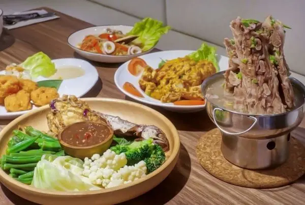 【北捷｜忠孝復興美食】Ros Thai｜火山排骨登陸東區！泰國主廚為你端上原汁原味正宗泰菜