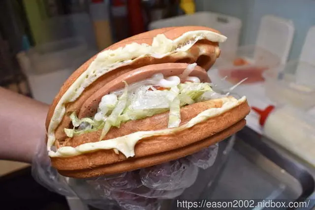 大安鬆餅外送。咕咕鬆餅屋-信大店。療癒系下午茶點心推薦。專業技術烘烤，吃多也不覺得口乾。鹹、甜口味，各式不同滋味，口味選擇多樣化。近大安捷運站步行約5分鐘腳程