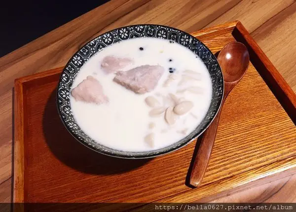 台中甜點推薦【藤記甜品】醇濃豆花豆漿專賣店。勤美誠品天然的古早味甜點推薦，濃郁綿密的好味道