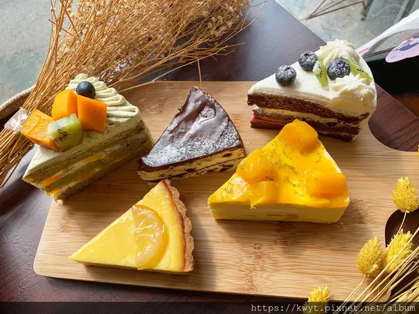 【板橋。甜點推薦】宅食。板橋必吃甜點，隱藏在巷弄裡的宅食，闆娘手作的高CP甜點，每日限量，可以專屬訂做客訂蛋糕唷！｜附價格表