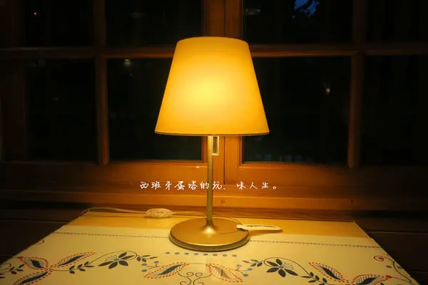 秋朝咖啡館｜花蓮80年老宅咖啡～日據時代的老屋、兒童醫院的回憶，化身為檜木香十足的咖啡廳。點飲料就送甜點～