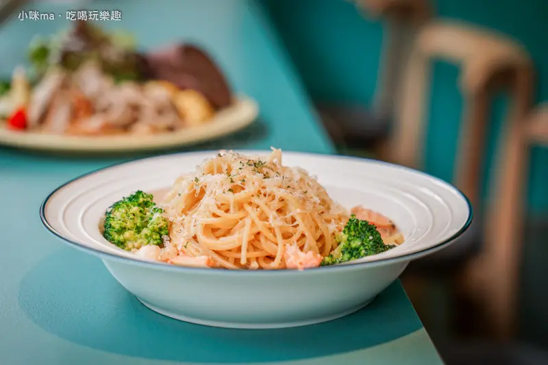 初COFFEE&PASTA ▏隱身在華陰街公寓二樓的浪漫秘密基地。大同區早午餐 / 北門咖啡義大利麵 / 寵物友善餐廳。捷運北門站