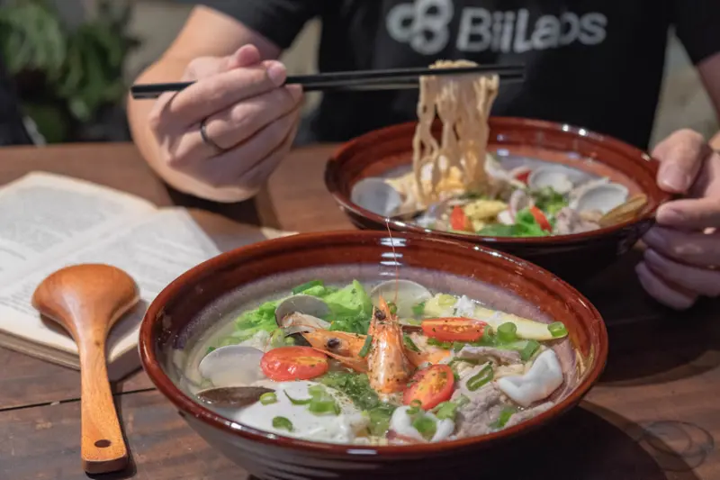 浪漫老屋裡吃著文青鍋燒意麵-瓦拉米