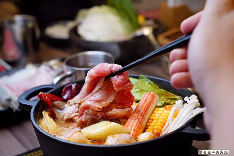 板橋車站 │鉄火鍋-Global Mall環球板車店 花298元吃火鍋，和牛滷肉飯、和牛咖哩飯、飲料、甜品附餐無限供應！通通隨你吃、隨你喝！