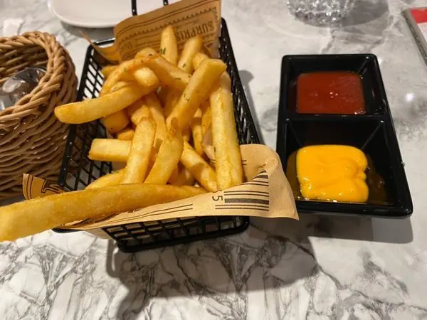 <食記>新北市新店區-新店京站Ｑsquare 森林食光-樂尼尼義式餐廳 京站小碧潭店-選擇多樣化，適合多人分食