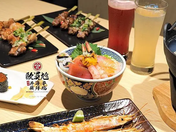 【台北美食】歐買尬日式海鮮串燒 / 無敵澎湃海鮮盛合丼 美味絕配 / 巨無霸大文蛤湯鍋 / 金箔壽司 超吸睛 / 台北大安區日式料理推薦
