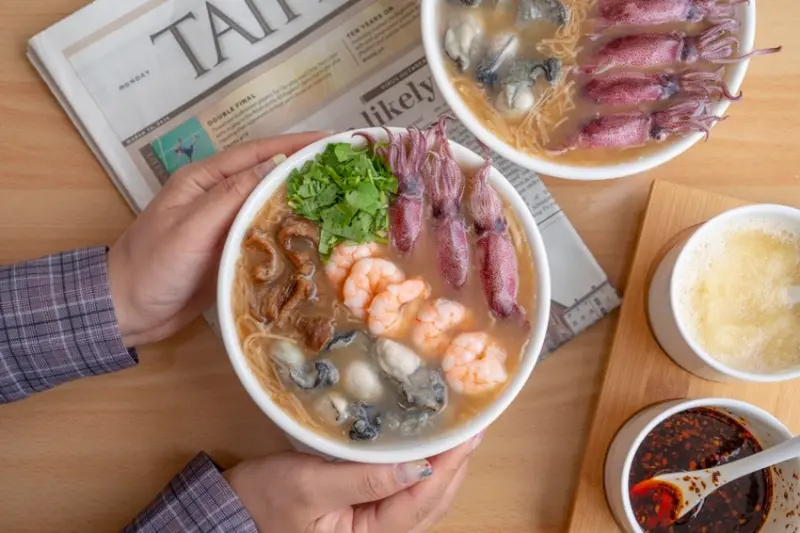 台北美食 大安站 老傑麵線｜招牌大四喜必點 4種配料通通有(滷大腸頭 / 東石鮮蚵 / 澎湖小卷 / 蝦仁) · 算命的說我很愛吃