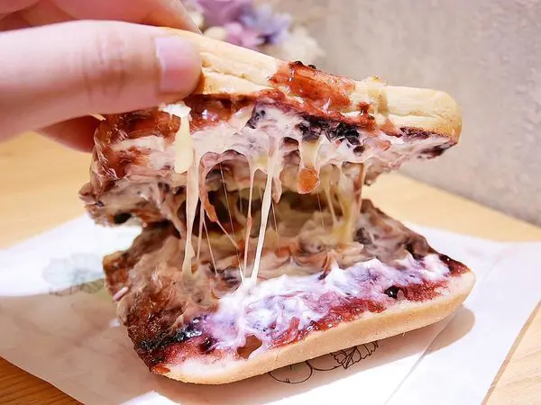 新北永和飲料店，店內的巧巴達比飲品還出色，超牽絲的乳酪搭配藍莓果醬多來幾份我也吃光! -Licha芙禮采芙