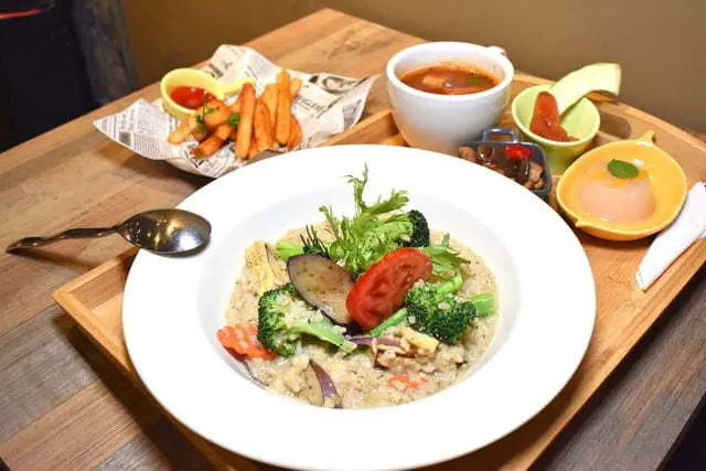 新店捷運七張站（巷弄美食）。Doodle Vegan 嘟斗蔬食。食素者的最愛。養生健康料理推薦