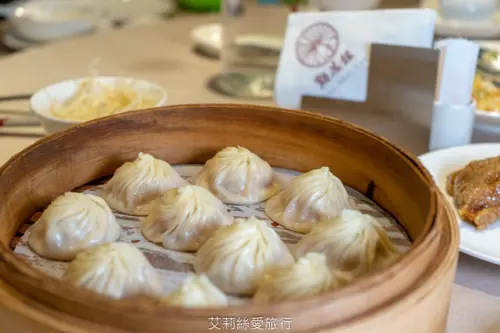 超划算 100多元就能吃飽飽！ 江浙餐廳點水樓限時優惠 帶兒童用餐就送冠軍小籠包 帶越多省越多 - 艾莉絲愛旅行