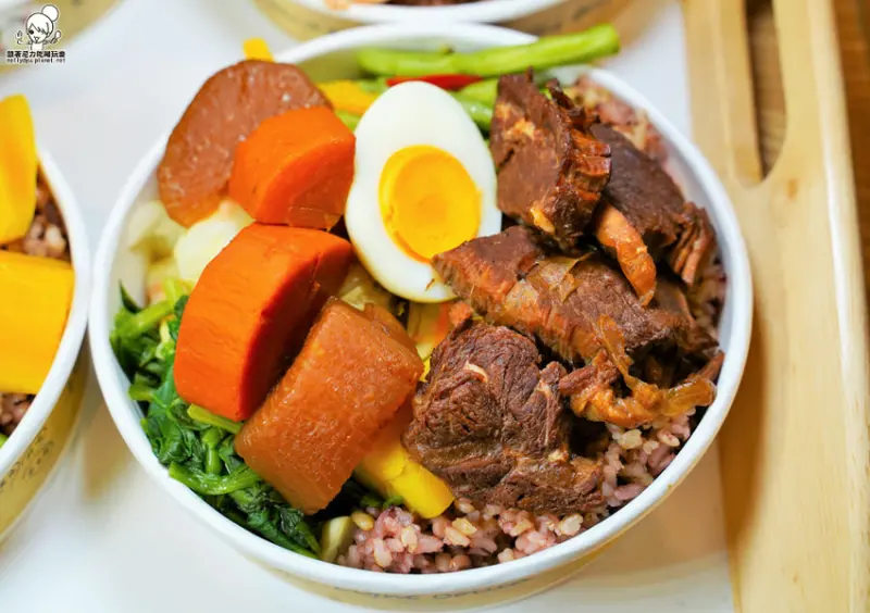 高CP值推薦爽口不油膩之水煮淡健康餐盒｜低GI、無油、蒸烤水煮 X 好吃便當餐盒 - 跟著尼力吃喝玩樂＆親子生活
