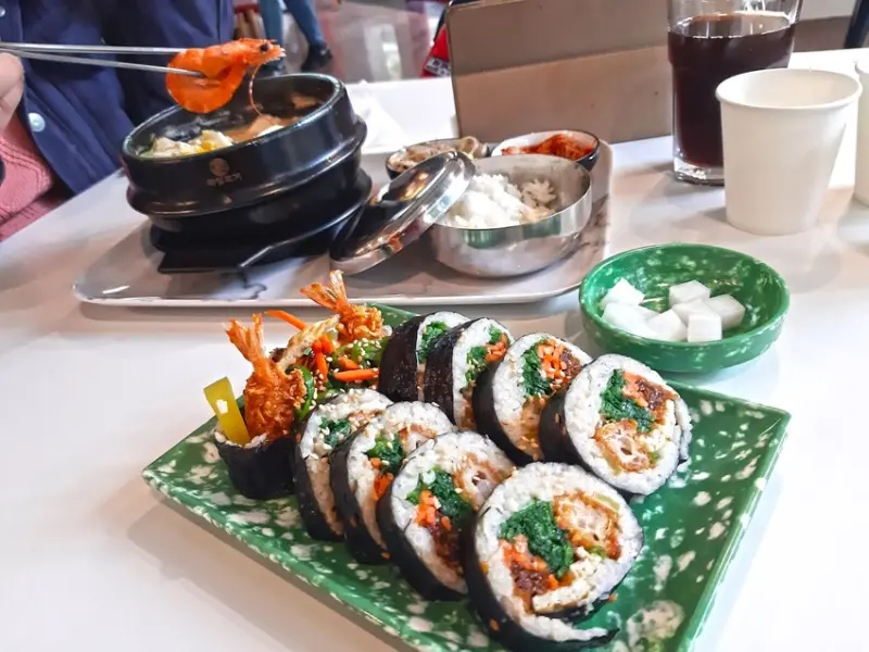 【台中西區】首爾飯桌│炸蝦飯卷酥脆口感絕佳│不辣的豆腐鍋湯鮮味美搭配......