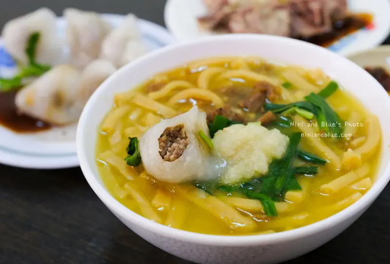 第二市場 | 大麵焿水晶餃,台中傳承60年大麵羹.手工水晶餃,Q彈有嚼勁 Nini and Blue 玩樂食記