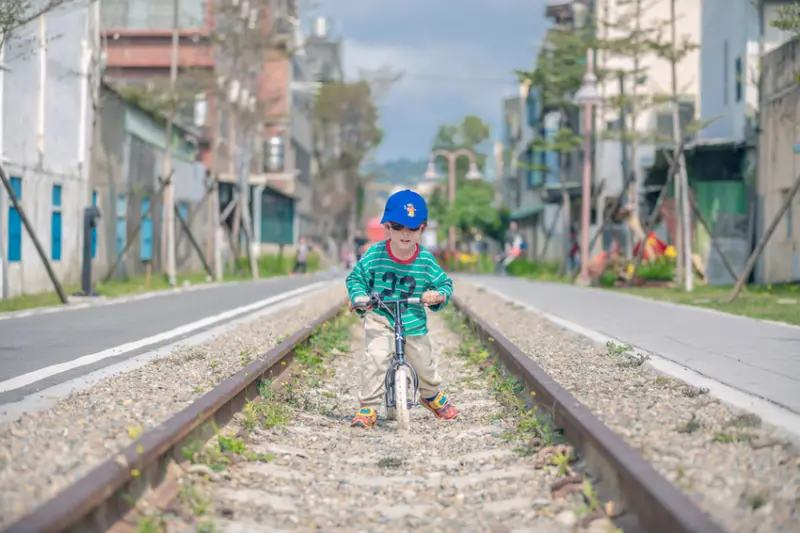 ［桃園景點］桃林鐵路鐵馬道，有舊鐵軌、舊鐵橋、廢棄月台可以拍照打卡，緊鄰中興兒二公園成休閒好去處