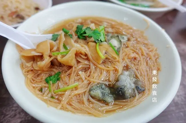 饒河夜市美食 ▶ 東發飲食店 ▶ 麵線・肉羹・油飯 只賣這三樣生意好得嚇嚇叫 #百年老店 #土地公廟旁 #捷運松山車站