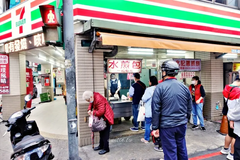 【台北】北投石牌 水煎包 一粒六元 恰恰酥脆外皮 高麗菜內餡夠味推薦 - 水晶安蹄 不務正業過生活