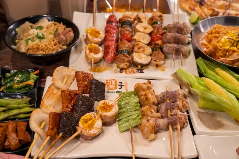 汐止美食 就醬子烤吧｜台中人氣居酒屋插旗汐止 宵夜一次嚐盡串烤快感 高ＣＰ值套餐點下準沒錯 !! · 算命的說我很愛吃