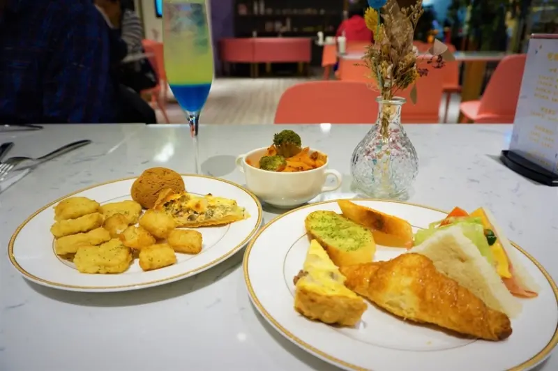 [高雄美食] 雲咖啡- 精緻咖啡廳等級399甜點蛋糕鹹派吃到飽/ 高雄甜點吃到飽推薦/ 高雄蛋糕吃到飽