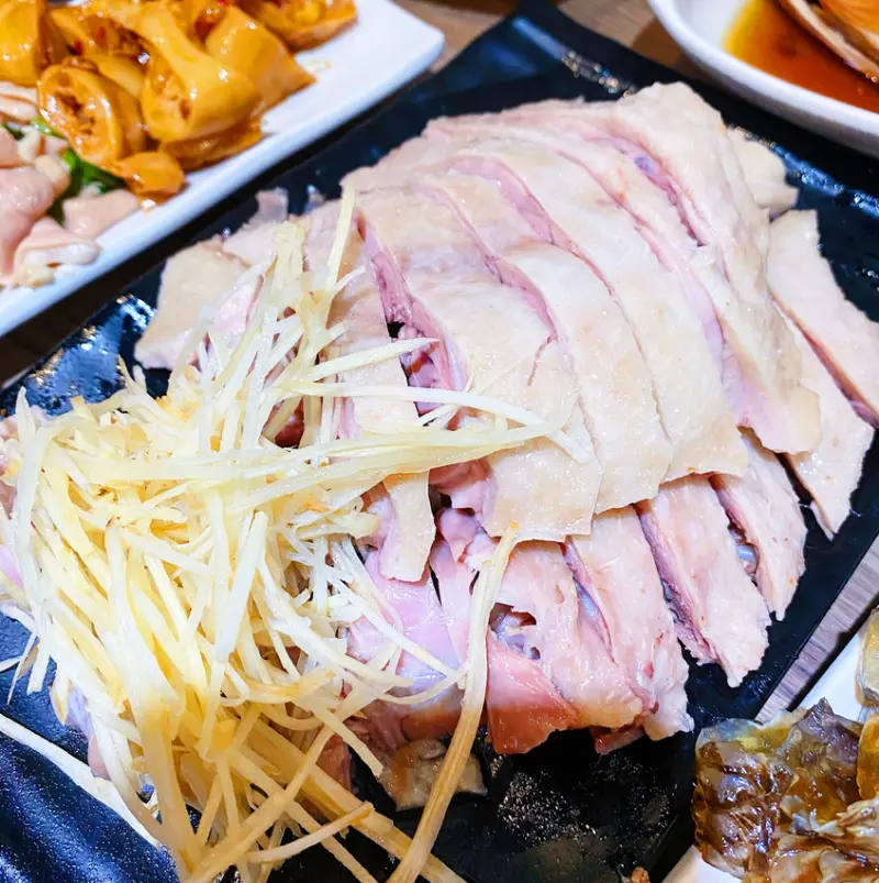 [台北小吃]內湖港墘站「十金鵝 傳統鵝肉」琳瑯滿目平價小菜美味選擇多/鵝肉套餐CP高/免費附湯喝飽飽/晚來好多菜賣光光/附菜單