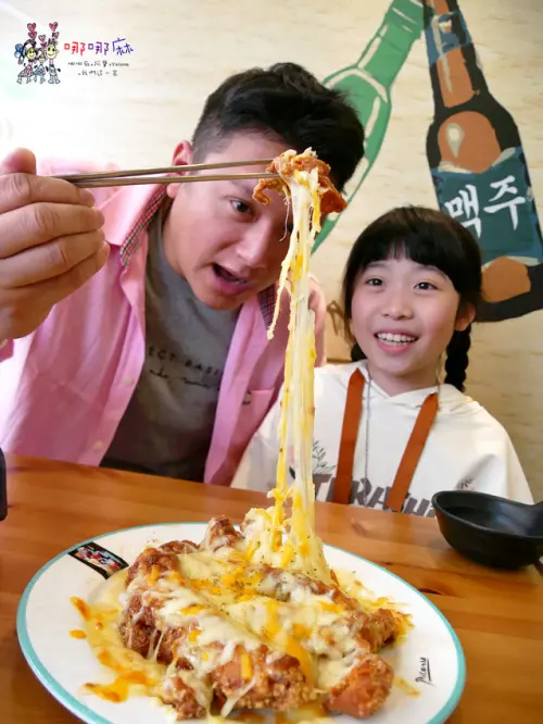 【中壢美食】龍岡圓環營區附近《SU Kitchen龍東店》滿滿起司的韓式炸雞加上焗烤辣炒年糕，還有量多到爆的部隊鍋！ | 哪哪麻