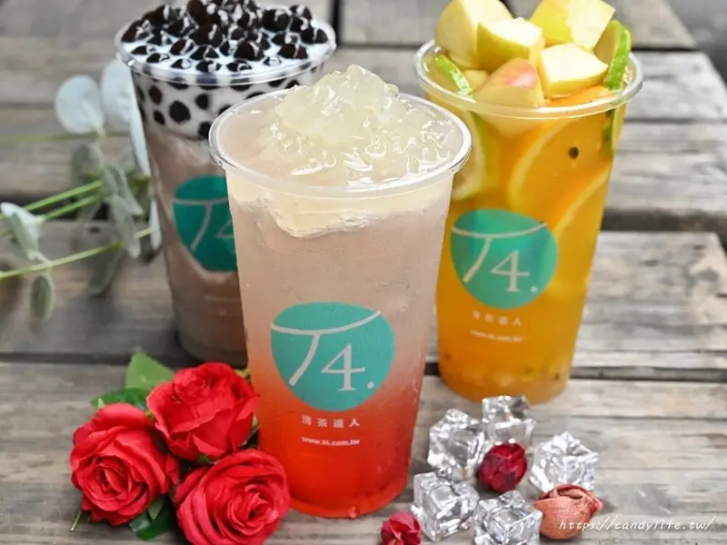 T4清茶達人│在地經營16年的質感人氣手搖飲，美美tiffany藍裝潢超好拍，激推水果茶，裡頭水果炸多！
