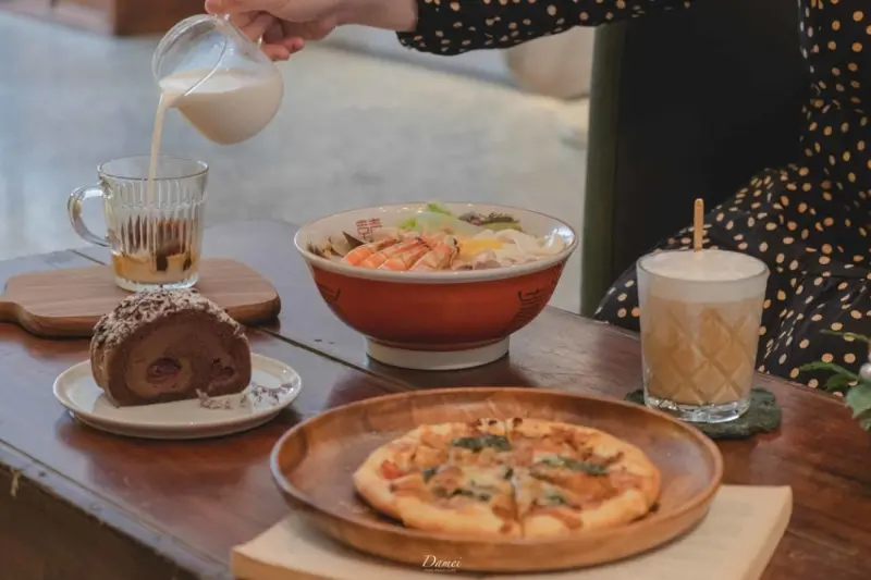 不只是咖啡館，更是兼具人文藝術的老屋鍋燒麵－R512x好好吃頓飯﻿