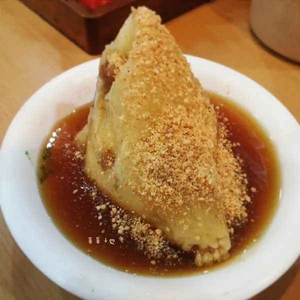 [台北西門町] 鬧區中的傳統小吃攤 ♥『王記府城肉粽』♥ 台北也能吃到道地南部粽