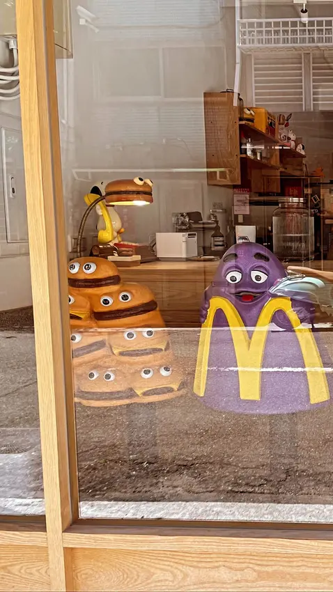 隱身東門市場後！復古玩具選物cafe，招牌是馬鈴薯還是小雞塊(？)還有層出不窮的漢堡讓整間可愛破表！