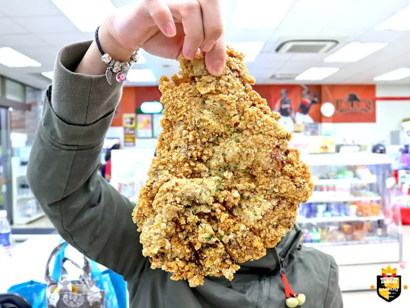 台南雞排／限量供應只賣平日／嚴選食材現點現炸／獨家香料醃漬／在地人私藏口袋名單／沒吃會想念吃過會懷念／學生族的回憶