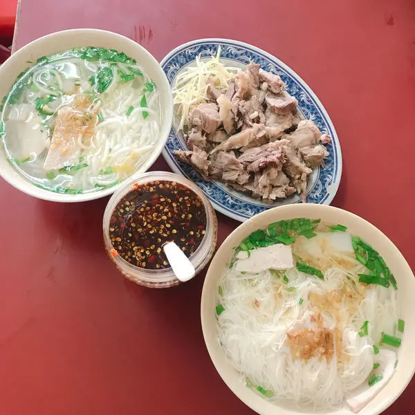 中壢-在地傳統的好味道「50年老店」麵食的湯底是真正肉湯熬煮 非常清甜