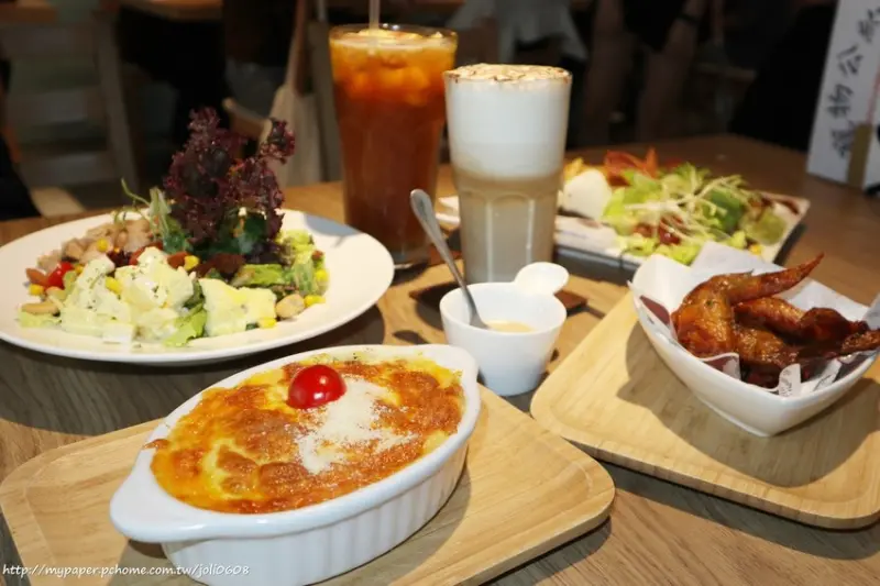 【House Cafe】中山區寵物咖啡廳推薦 寵物友善餐廳推薦 結合寵物美容與寵物住宿 提供包場慶生服務